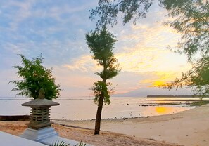 Deluxe Room | Balcony view - Gili Beachfront Suites (Gili Trawangan)