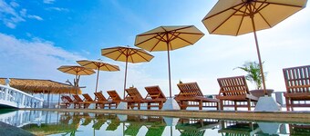 Gili Beachfront Suites