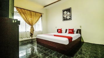 Kamar Double Standar | Ruang kerja ramah laptop, Wi-Fi gratis, dan seprai linen