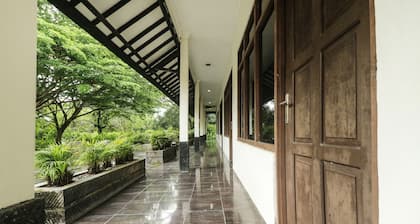 OYO 90490 Hotel Nyi Rindang Near Puskesmas Jekan Raya