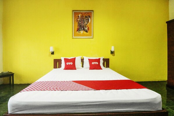 Standard Double Room | Laptop workspace, free WiFi, bed sheets