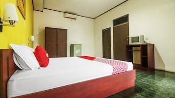 Standard Double Room | Laptop workspace, free WiFi, bed sheets
