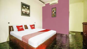 غرفة مزدوجة عادية | مساحة عمل للكمبيوتر المحمول وواي فاي مجانًا وملاءات أسرّة