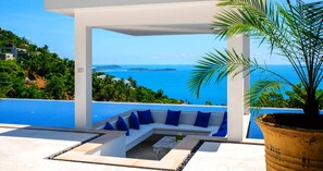 Poolside bar