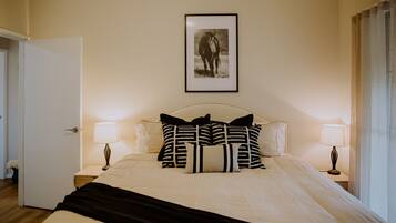 3 chambres, coffres-forts dans les chambres, fer et planche Ă repasser