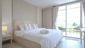 1 bedroom, in-room safe, desk, blackout curtains