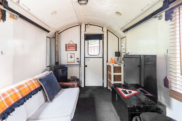 Smart-tv, een open haard, Netflix en boeken