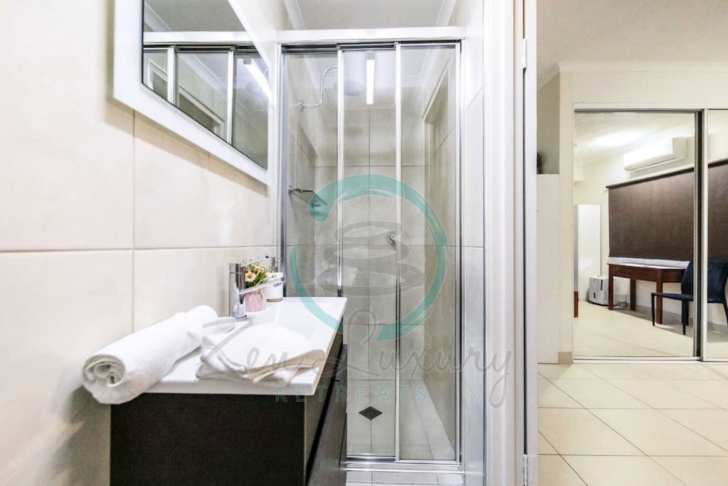 Exclusive Condo | Bathroom | Separate bathtub and shower, free toiletries, hair dryer, towels