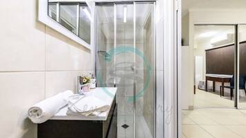 Exclusive Condo | Bathroom | Separate bathtub and shower, free toiletries, hair dryer, towels