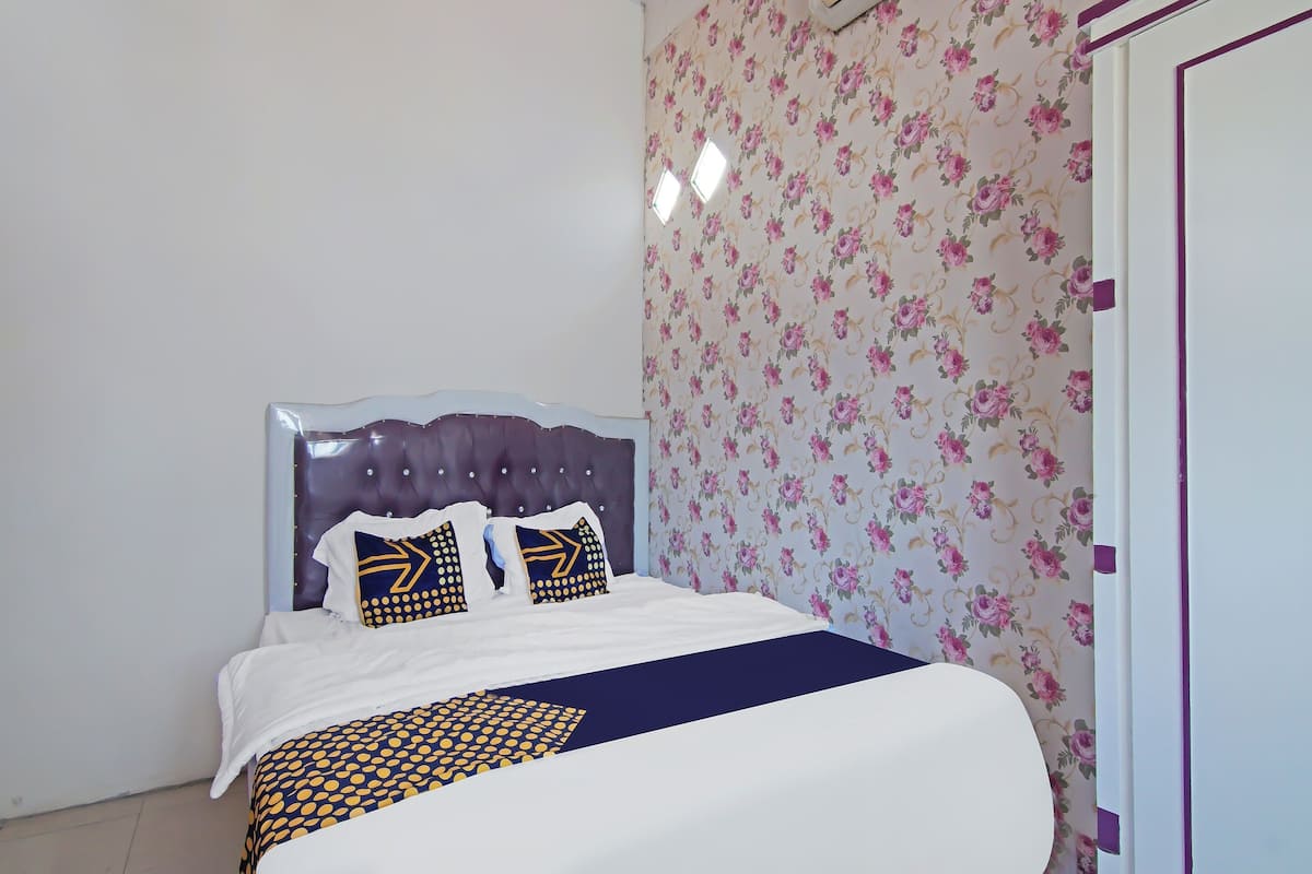 Economy Double Room | Laptop workspace, free WiFi, bed sheets