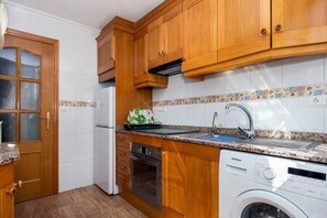 Fridge, microwave, oven, stovetop - CH Isamar Park Doña Pepa (Ciudad Quesada) (Ciudad Quesada)