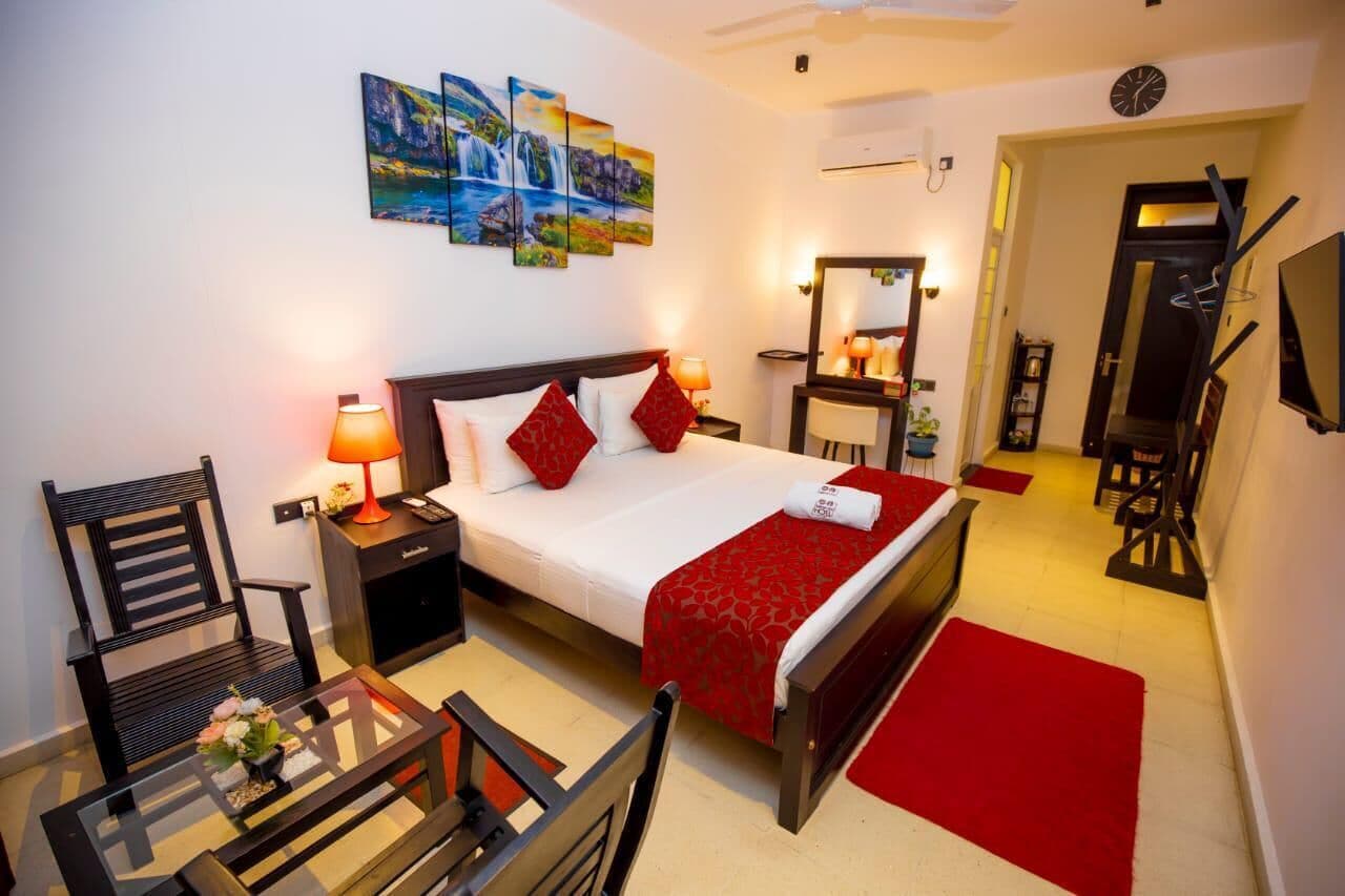 デラックス ダブルルーム キングベッド 1 台 | エジプト綿のシーツ、高級寝具、ピロートップベッド、客室ごとに異なるインテリア