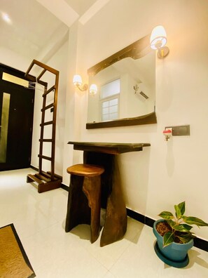 Egyptian cotton sheets, premium bedding, pillow-top beds - Airport Faith Hotel (Seeduwa - Katunayake)