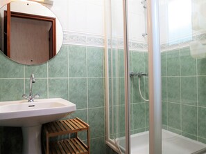 Shower, hair dryer, towels, toilet paper - Maison Spacieuse sur le Bassin D'arcachon (Lanton)