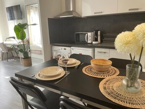 Dining - Appartement Lumineux Pour 2 Personnes - Centre Historique (Aix-en-Provence)