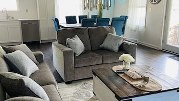 TV connectée, lecteur de DVD, livres