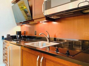 Fridge, microwave, stovetop, coffee/tea maker