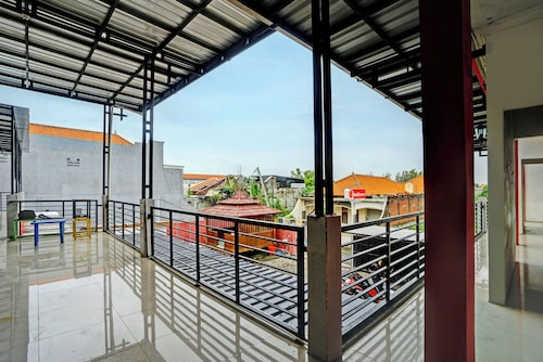 Super OYO 3702 Homestay Bougenville Syariah