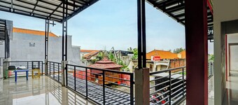 Super OYO 3702 Homestay Bougenville Syariah