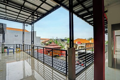 Super OYO 3702 Homestay Bougenville Syariah