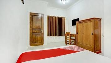 Kamar Double Standar | Ruang kerja ramah laptop, Wi-Fi gratis, dan seprai linen