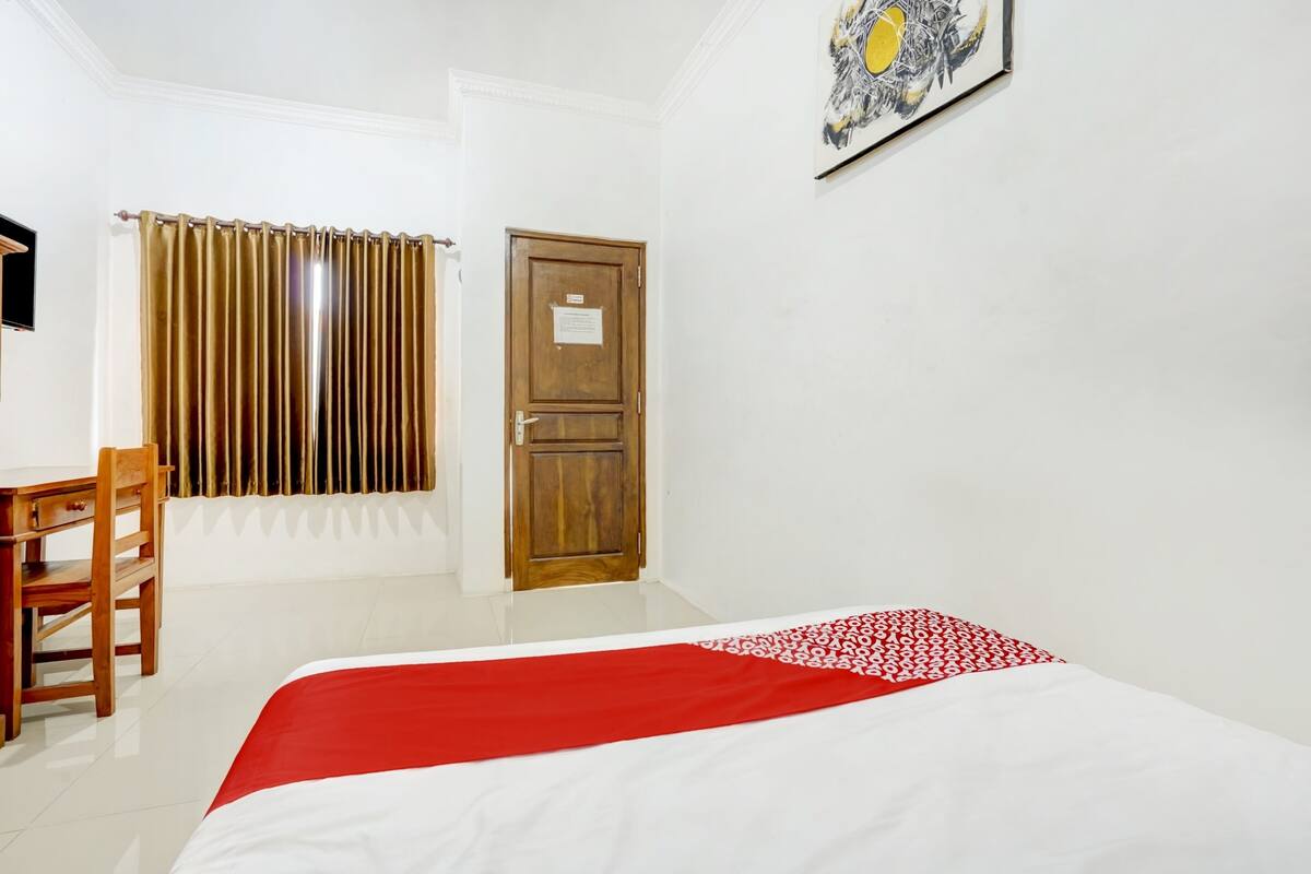 Standard Double Room | Laptop workspace, free WiFi, bed sheets