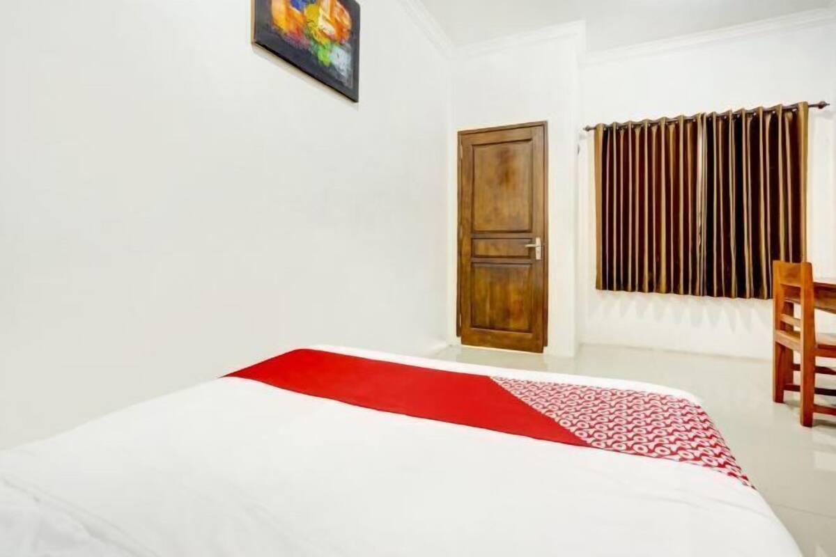 Espacio para trabajar con un portátil, wifi gratis, ropa de cama