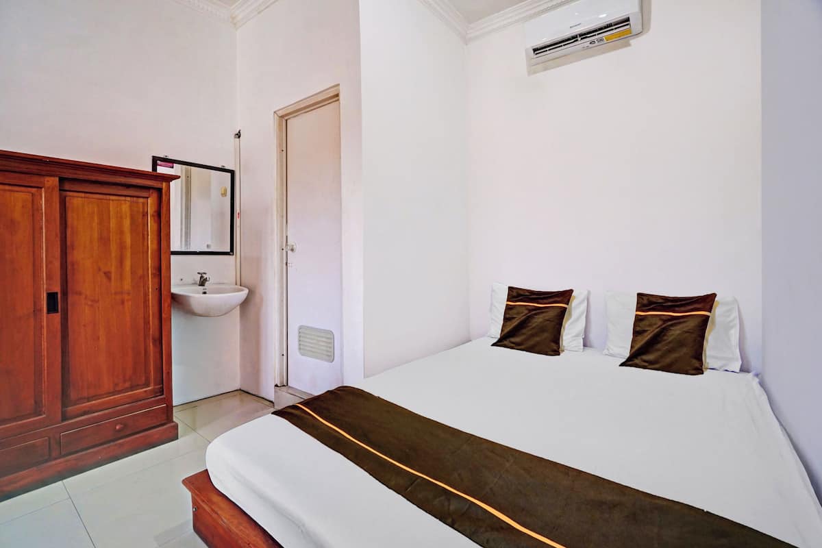 Deluxe Double Room | Laptop workspace, free WiFi, bed sheets