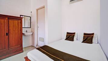 Dobbeltrom – deluxe | Skrivebord for bærbar PC, wi-fi (inkludert) og sengetøy