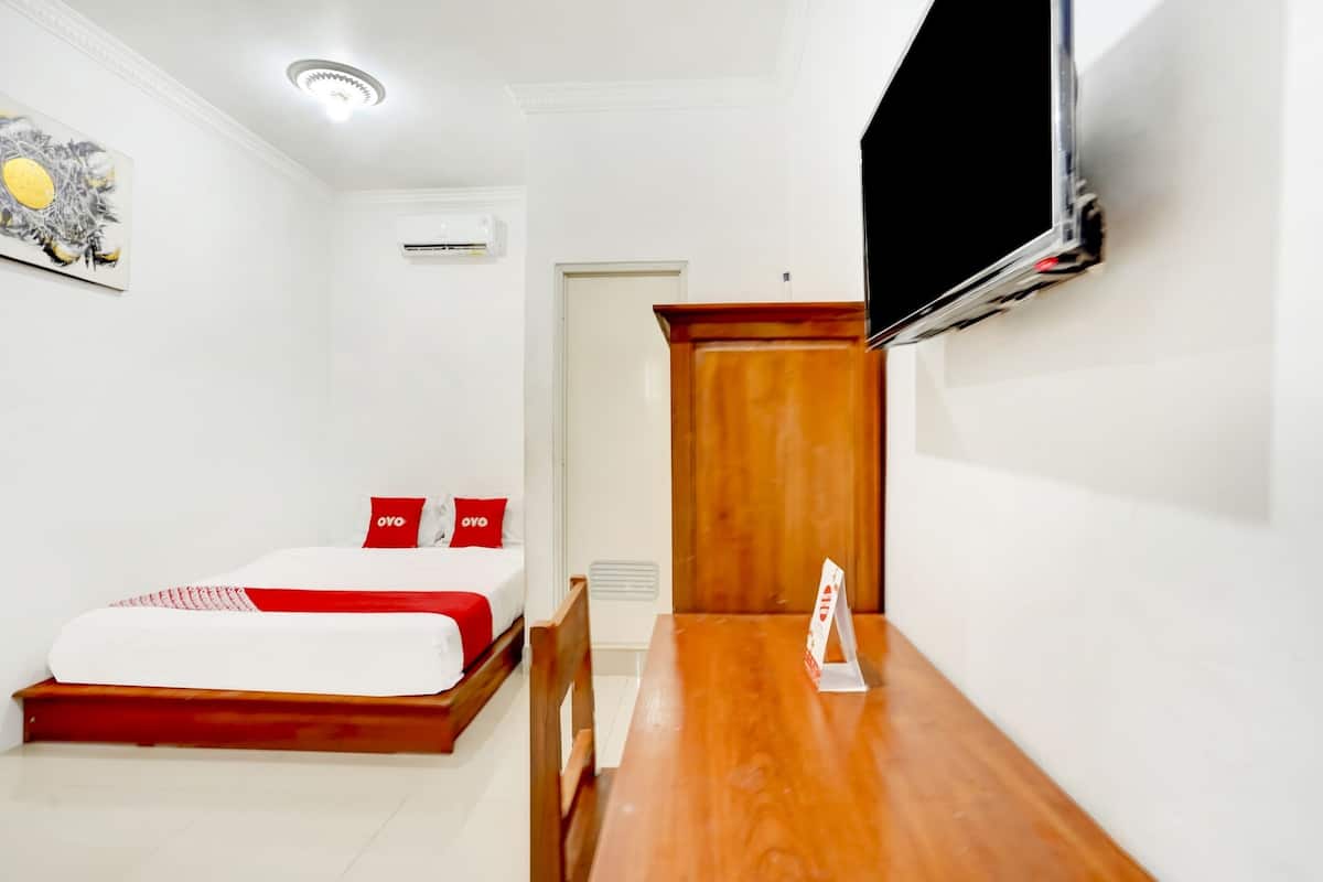 Economy Single Room | Laptop workspace, free WiFi, bed sheets