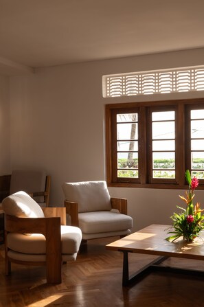 Frühstück, Mittagessen, mediterrane Küche, Blick auf den Pool 