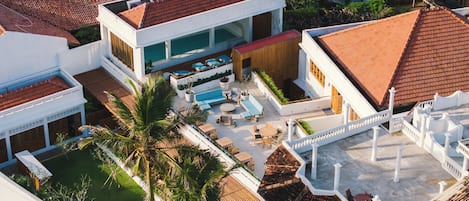 Outdoor pool, open 8:00 AM to 9:00 PM, pool umbrellas