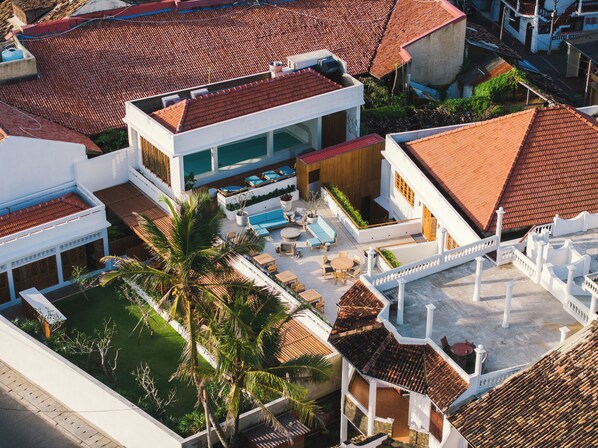 Outdoor pool, open 8:00 AM to 9:00 PM, pool umbrellas - The Charleston (Galle)