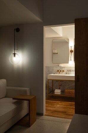 Premium bedding, Select Comfort beds, in-room safe - The Charleston (Galle)