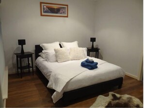 1 chambre, fer et planche à repasser, accès au Wi-Fi (inclus)