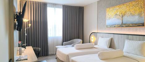 Junior-Suite | Schreibtisch, schallisolierte Zimmer, kostenloses WLAN, Bettwäsche