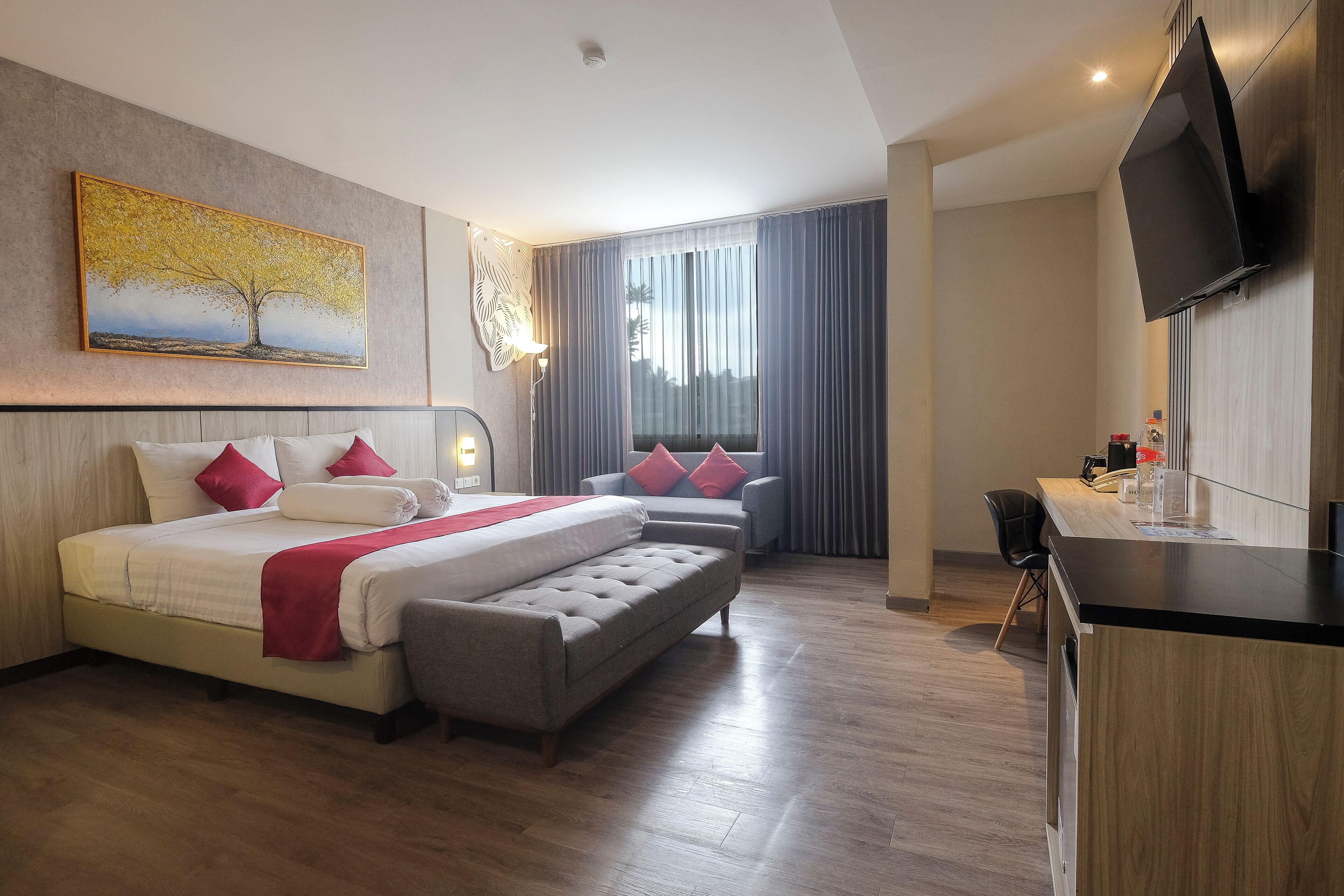 Quarto casal real | Frigobar, escrivaninha, cortinas blackout, quartos à prova de som