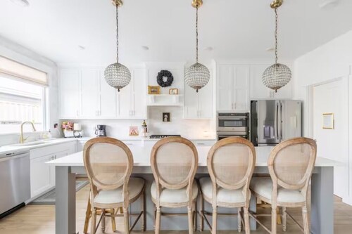 Spacious luxury Highland Townhome • Home Theater •Sleeps 6 • Walk to Splash Pad