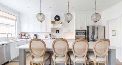 Spacious luxury Highland Townhome • Home Theater •Sleeps 6 • Walk to Splash Pad