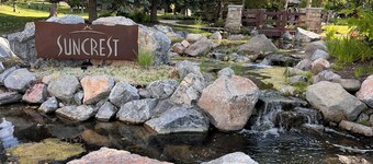 Spacious luxury Highland Townhome • Home Theater •Sleeps 6 • Walk to Splash Pad