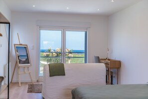 3 chambres, bureau, fer et planche à repasser, lit parapluie