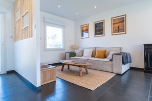 Télévision, table de tennis de table