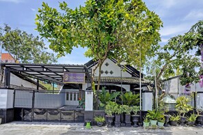 Front of property - OYO 91868 Nusa Indah Guest House Syariah (Lamongan)