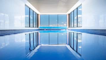 Una piscina techada