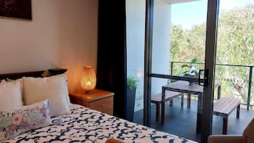 2 bedrooms, desk, iron/ironing board, WiFi