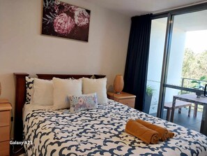 2 bedrooms, desk, iron/ironing board, WiFi - Luxury apartment in Dickson, Canberra (Dickson)