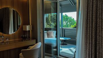 Premium bedding, minibar, in-room safe, desk