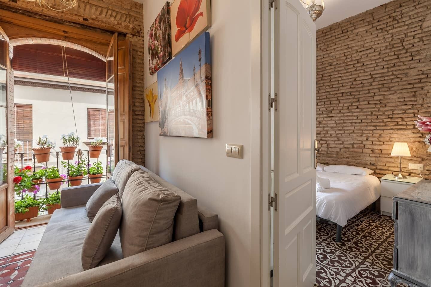 1 slaapkamer, een strijkplank/strijkijzer, reisbedje, wifi