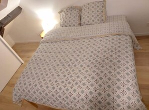 1 bedroom, iron/ironing board, free WiFi, bed sheets - Loft Proche du Stade de France (Saint-Denis)