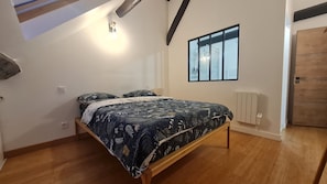 1 chambre, fer et planche Ă repasser, Wi-Fi gratuit, draps fournis